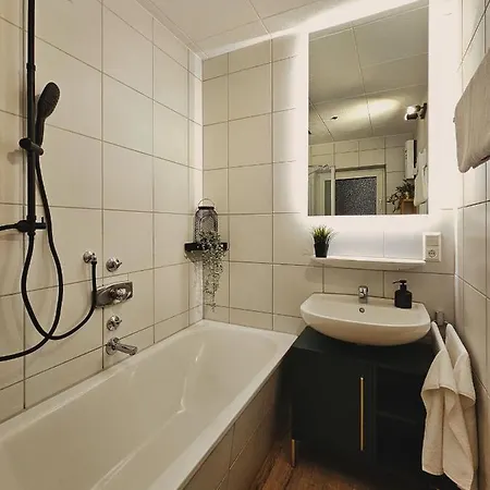 Modern & Comfortable Business Stuttgart - Wlan, 4k Tv, Kueche, Waschmaschine, Balkon Daire Korntal-Münchingen